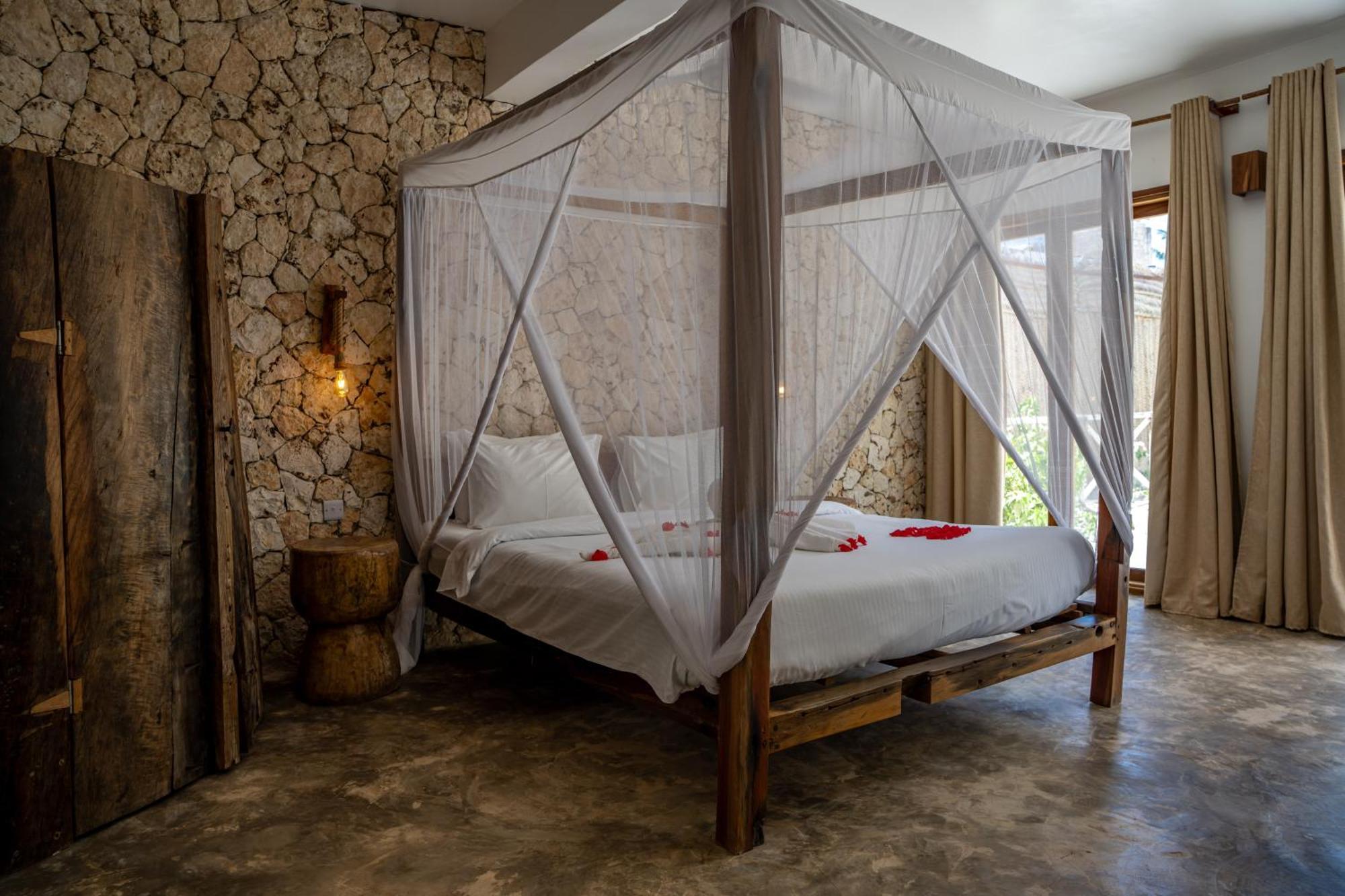 Natural Park Villa Resort Pingwe Exterior foto